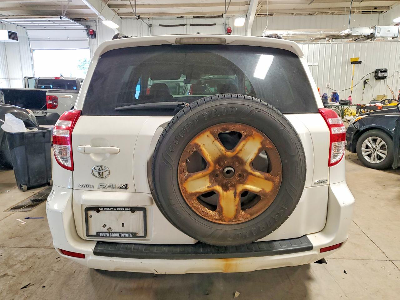 TOYOTA RAV4 2010 — 7