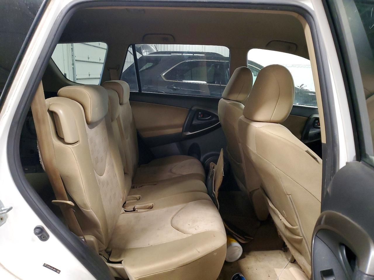 TOYOTA RAV4 2010 — 12