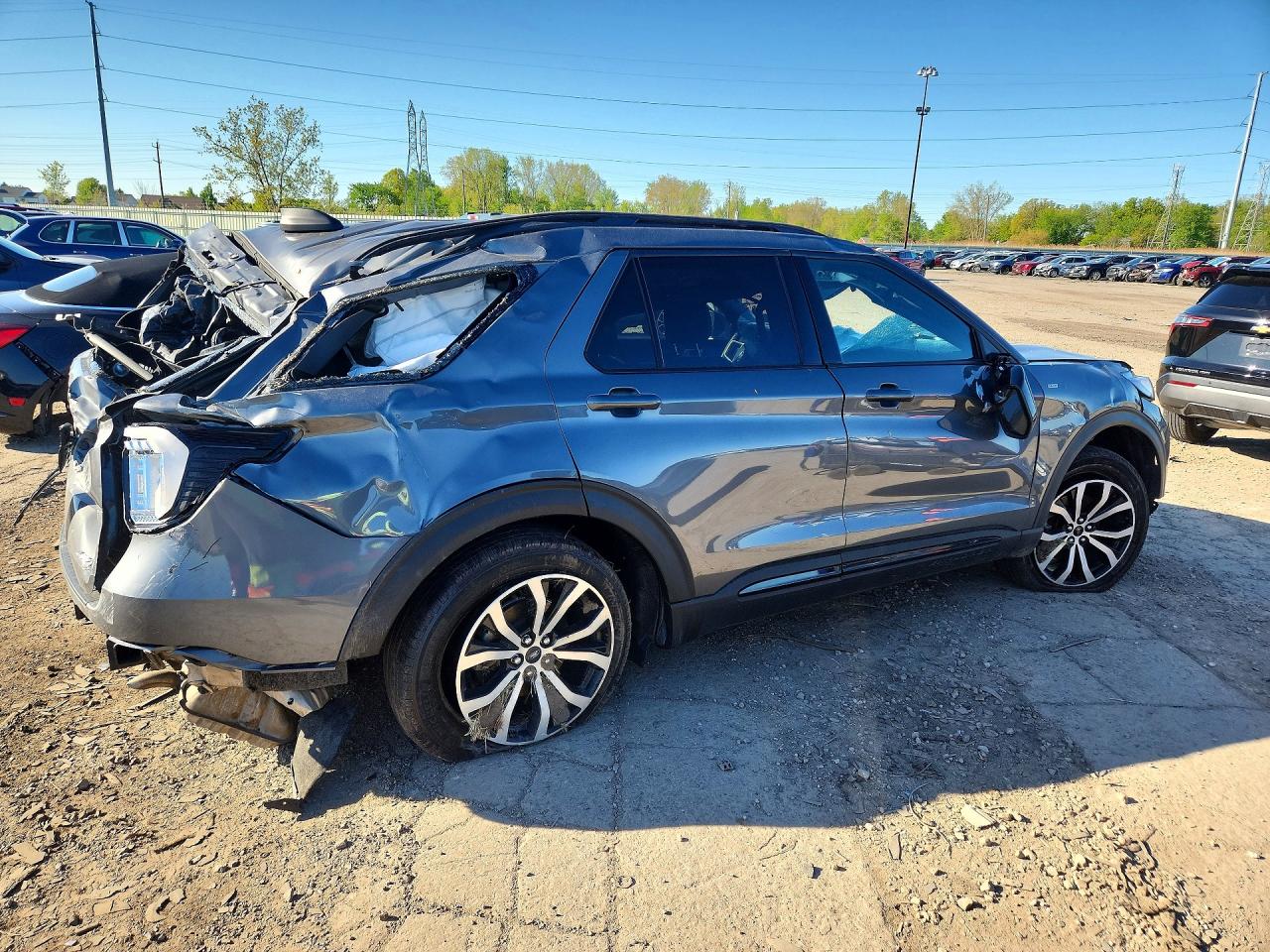 FORD EXPLORER 2025 — 4