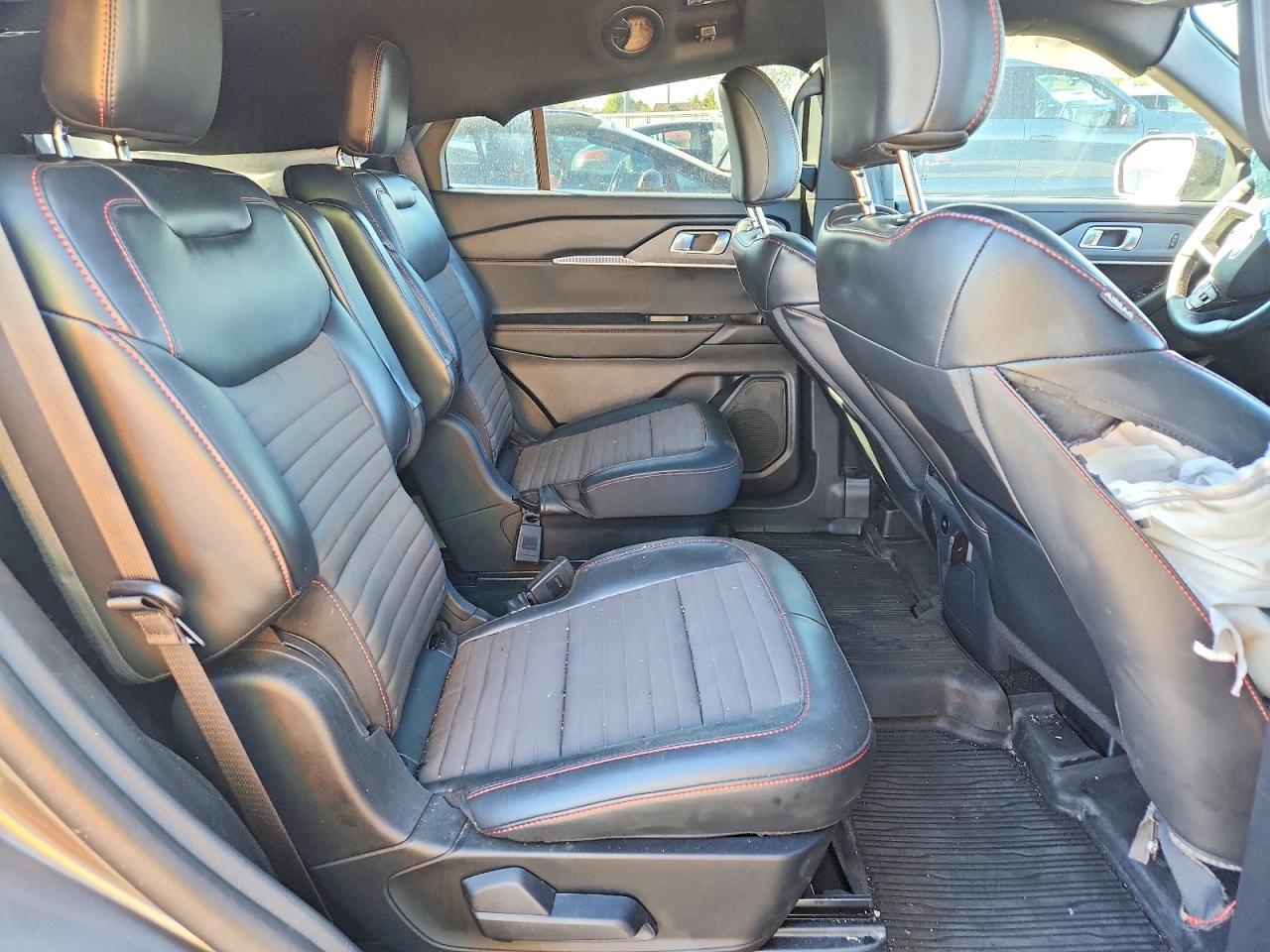 FORD EXPLORER 2025 — 12
