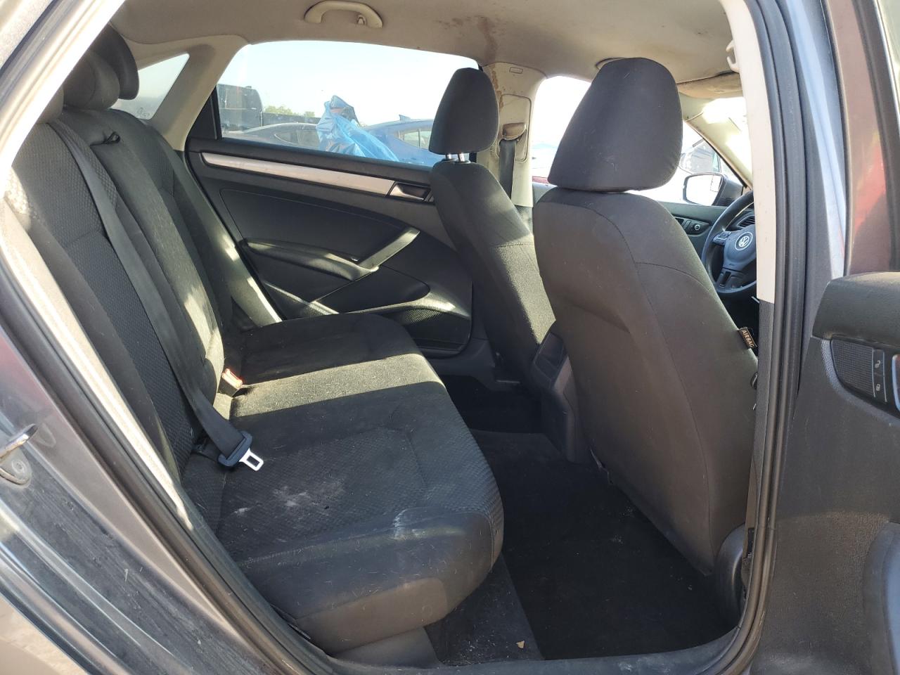 VOLKSWAGEN PASSAT 2015 — 11