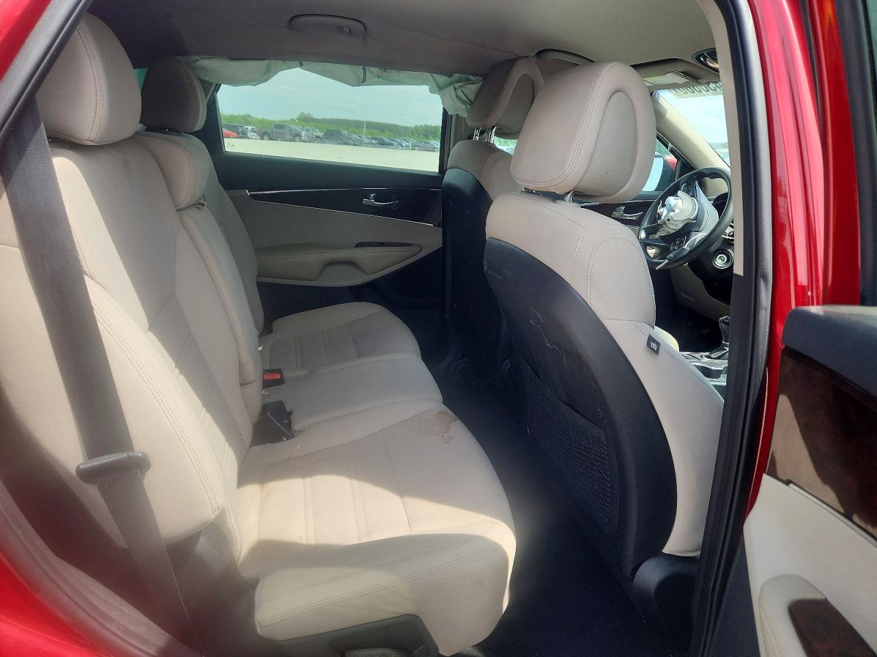 KIA SORENTO 2016 — 12