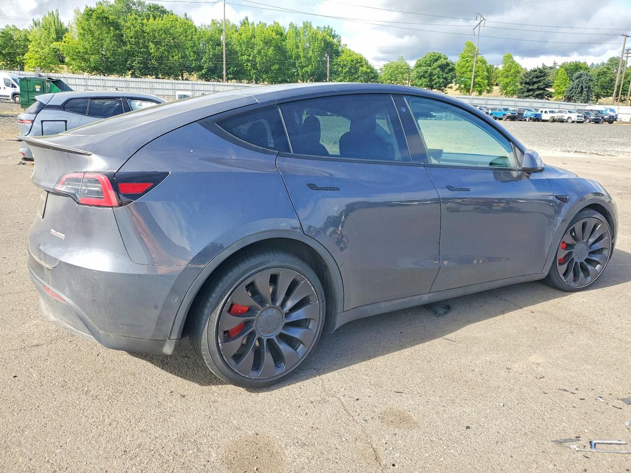 TESLA MODEL Y 2022 — 3