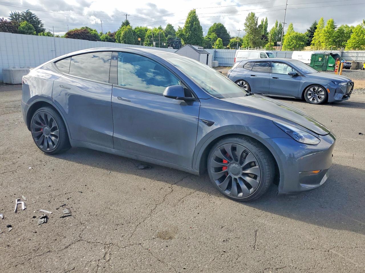 TESLA MODEL Y 2022 — 4