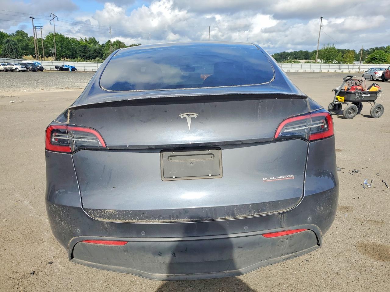 TESLA MODEL Y 2022 — 6