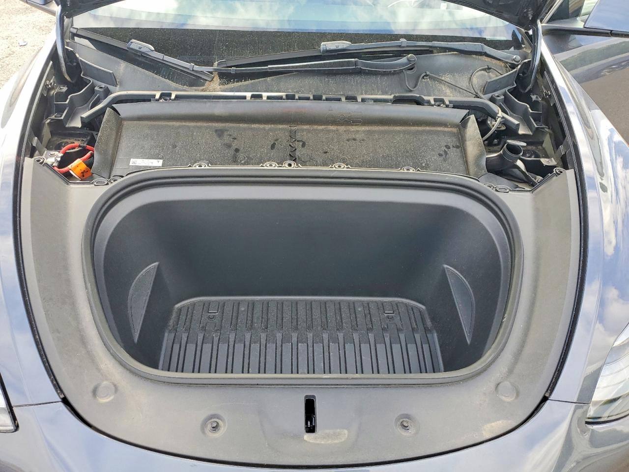 TESLA MODEL Y 2022 — 11