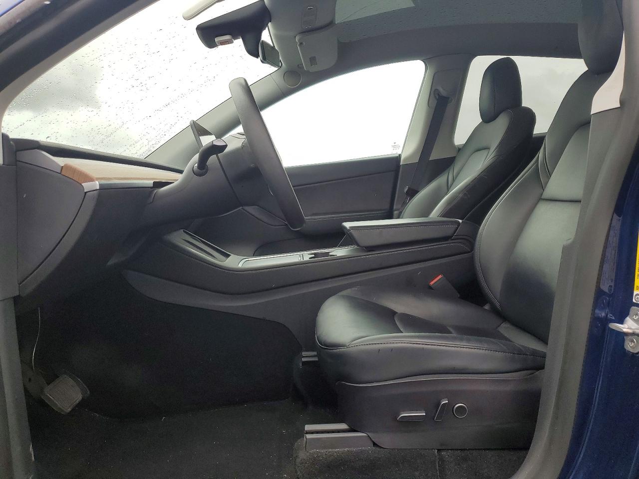 TESLA MODEL Y 2021 — 7