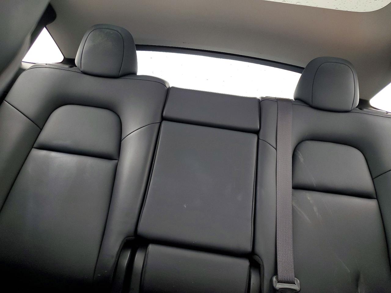TESLA MODEL Y 2021 — 10