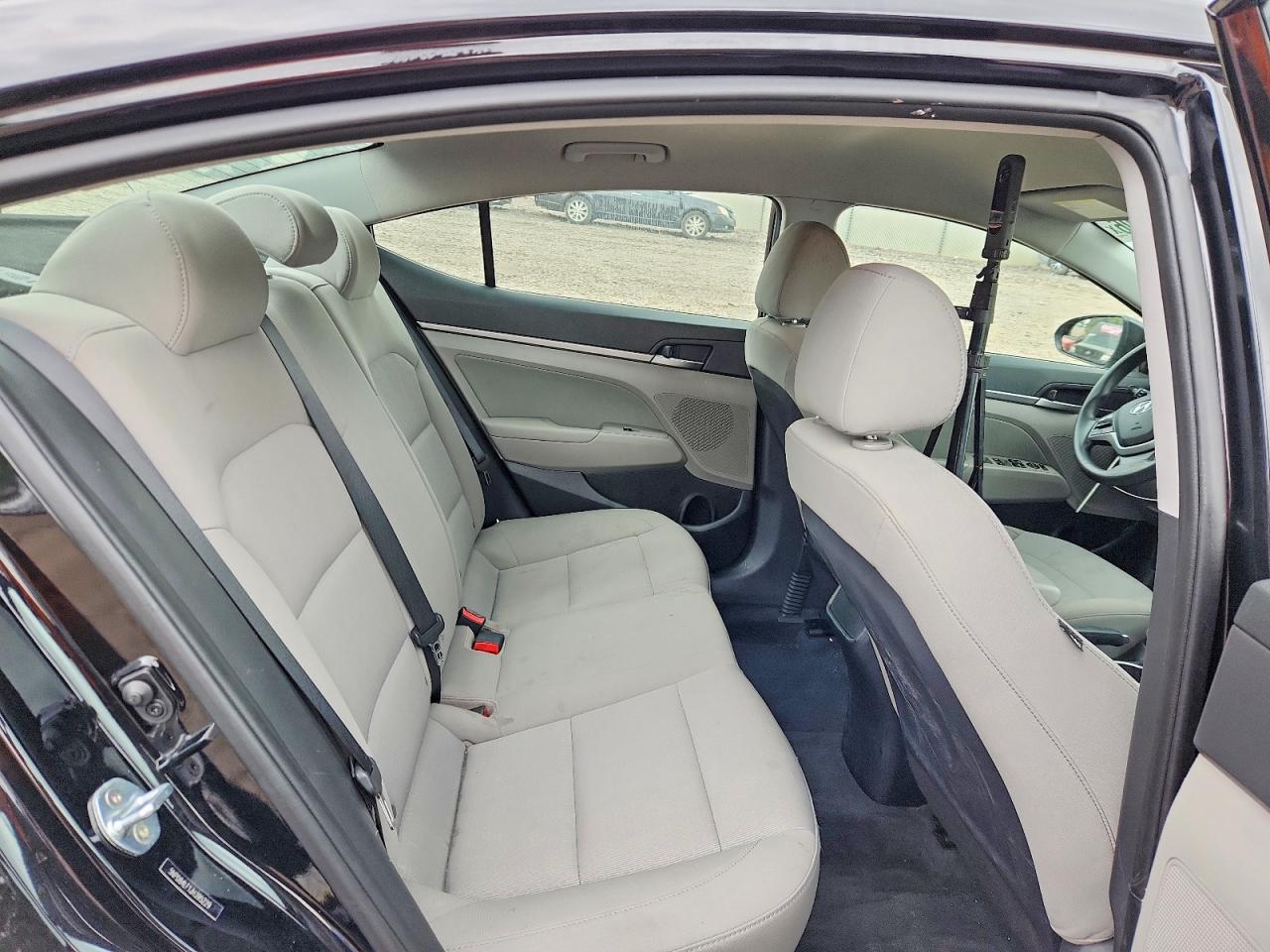 HYUNDAI ELANTRA 2018 — 10