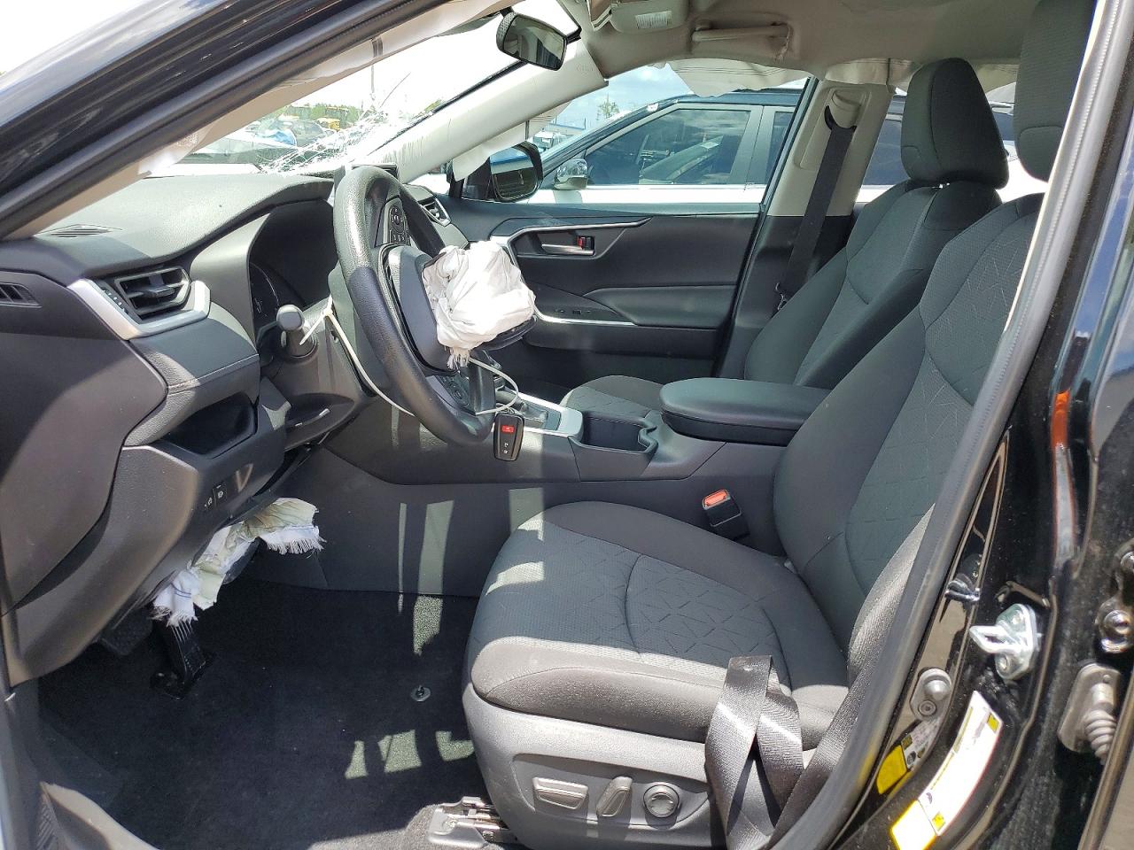TOYOTA RAV4 2025 — 7