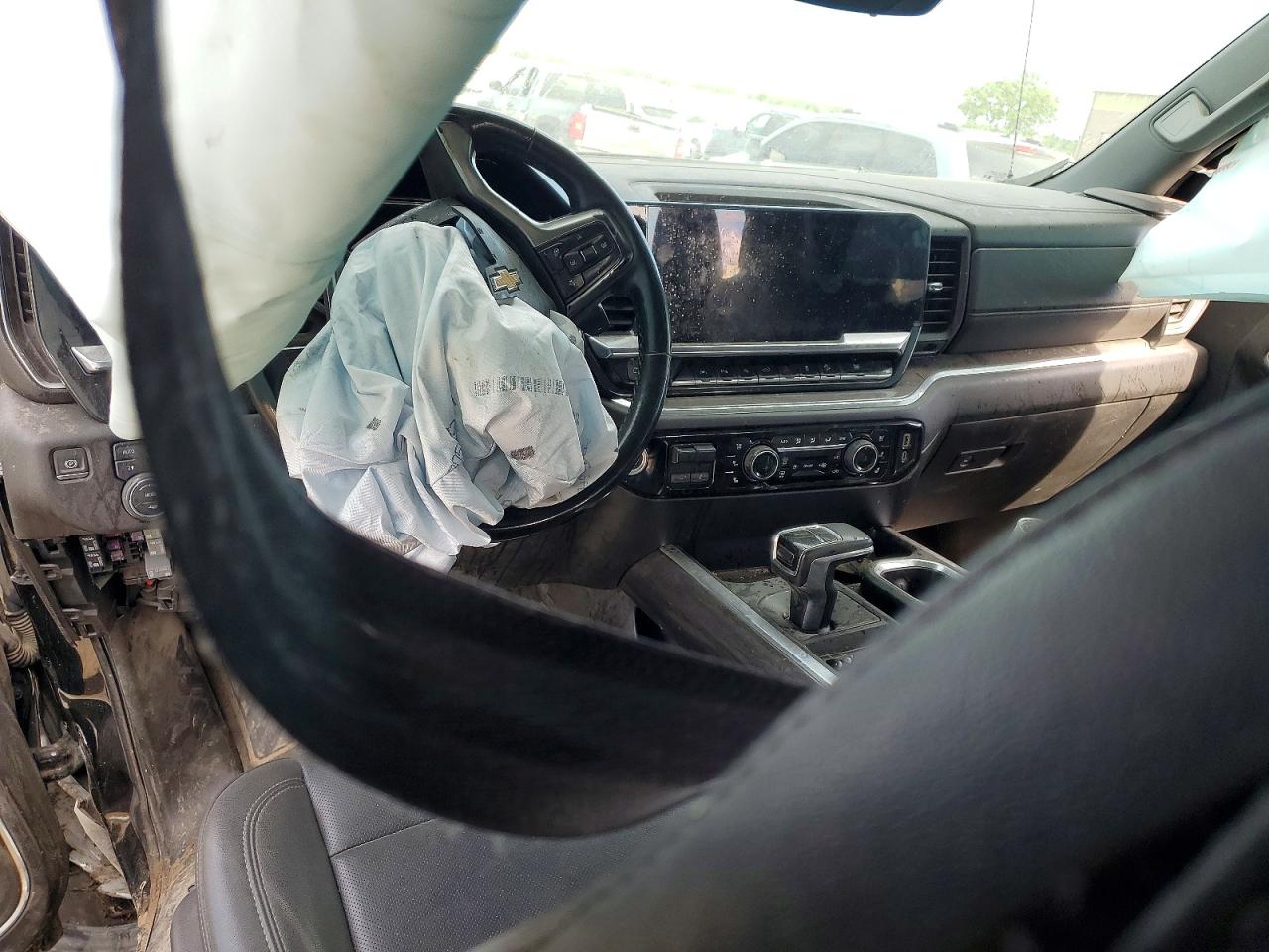 CHEVROLET SILVERADO 2024 — 8
