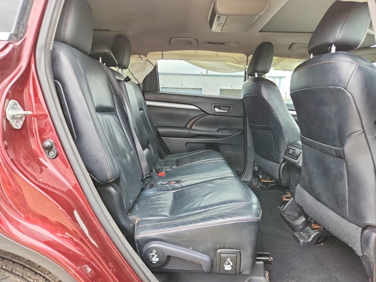 TOYOTA HIGHLANDER 2015 — 11