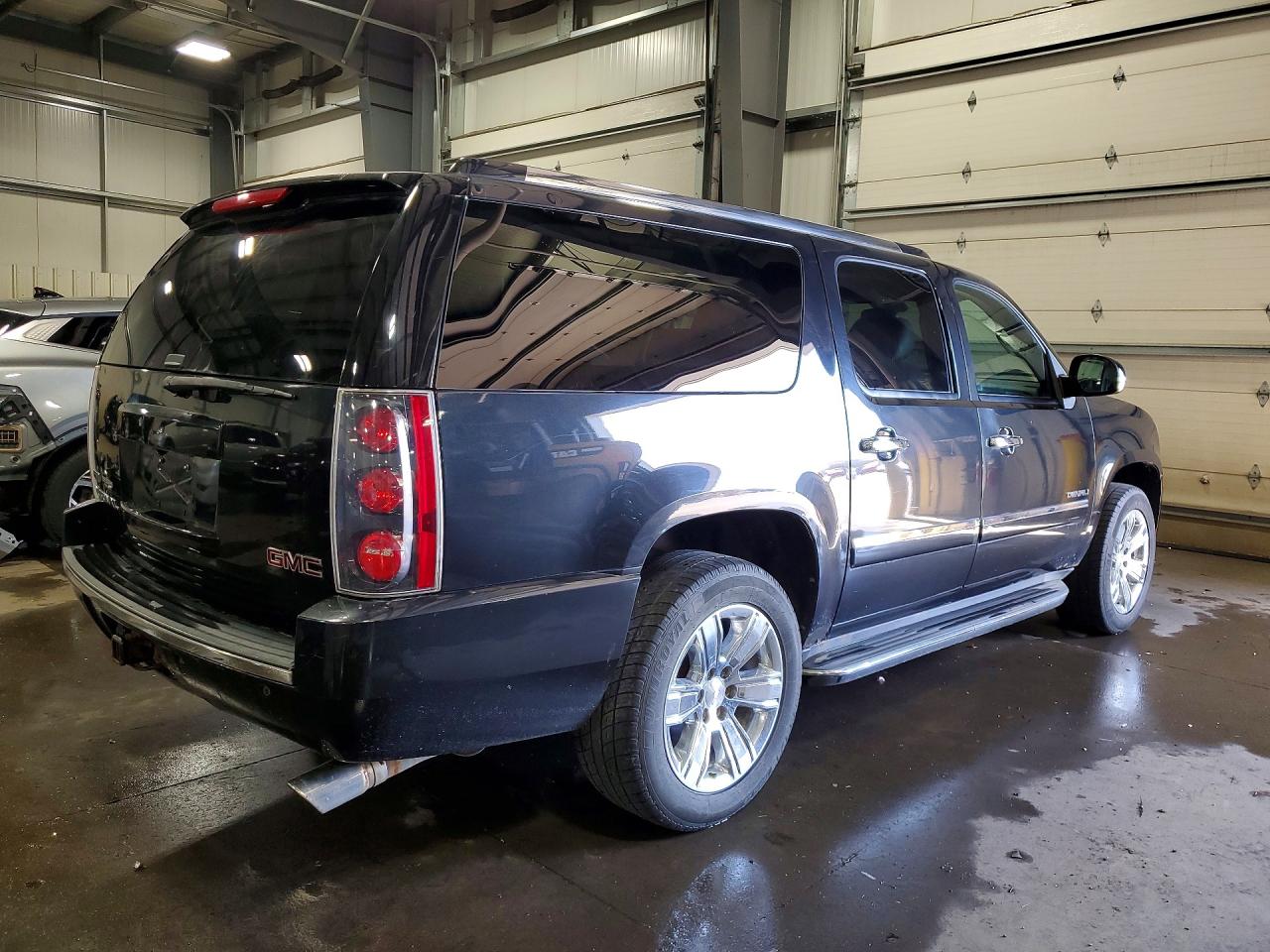 GMC YUKON XL 2011 — 3