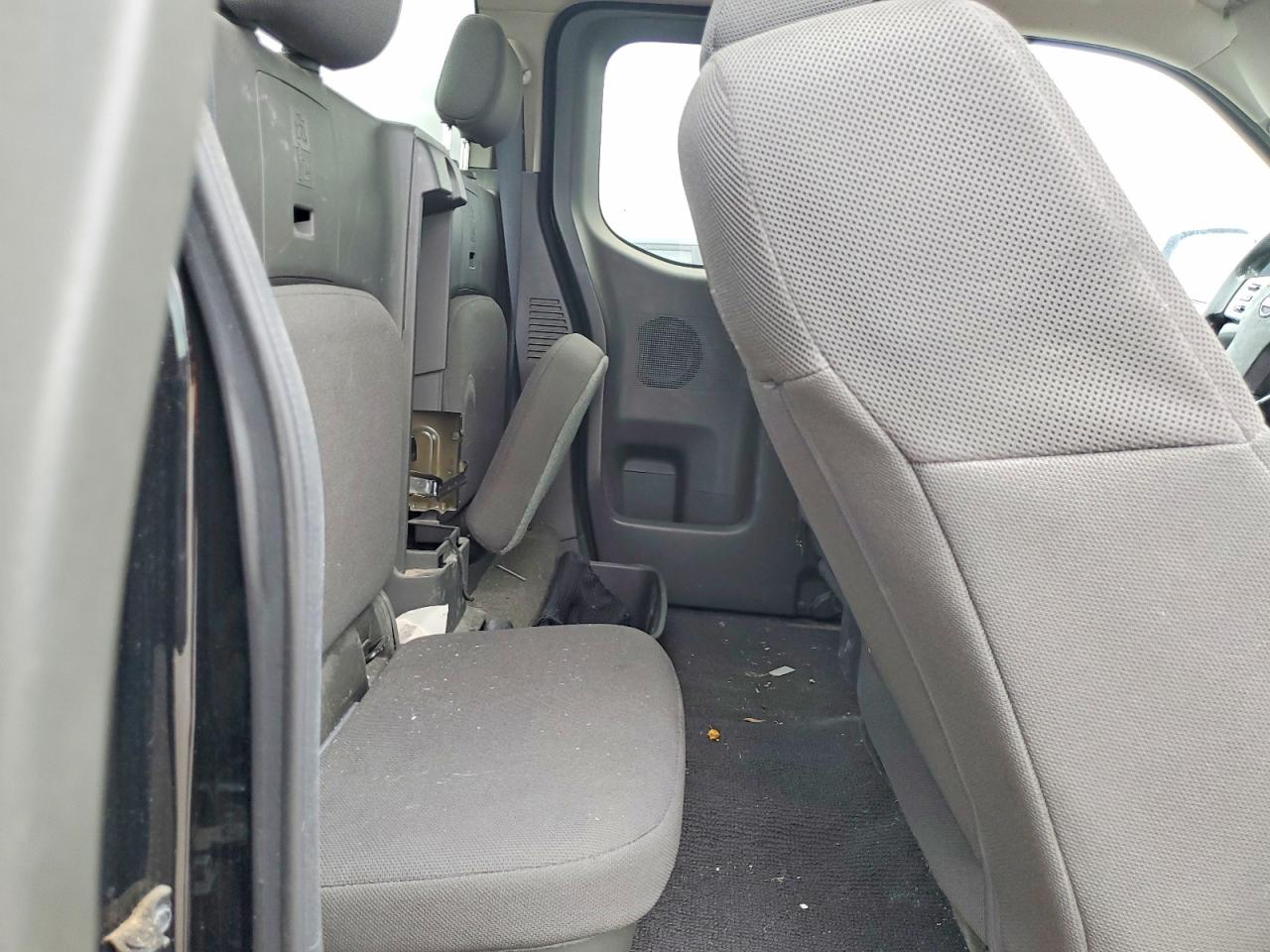 NISSAN FRONTIER 2016 — 10
