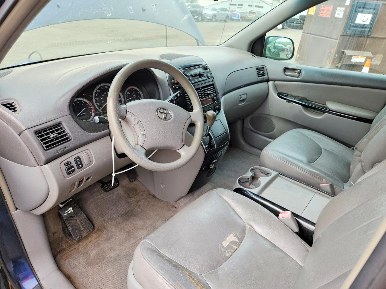 TOYT SIENNA 2005 — 8