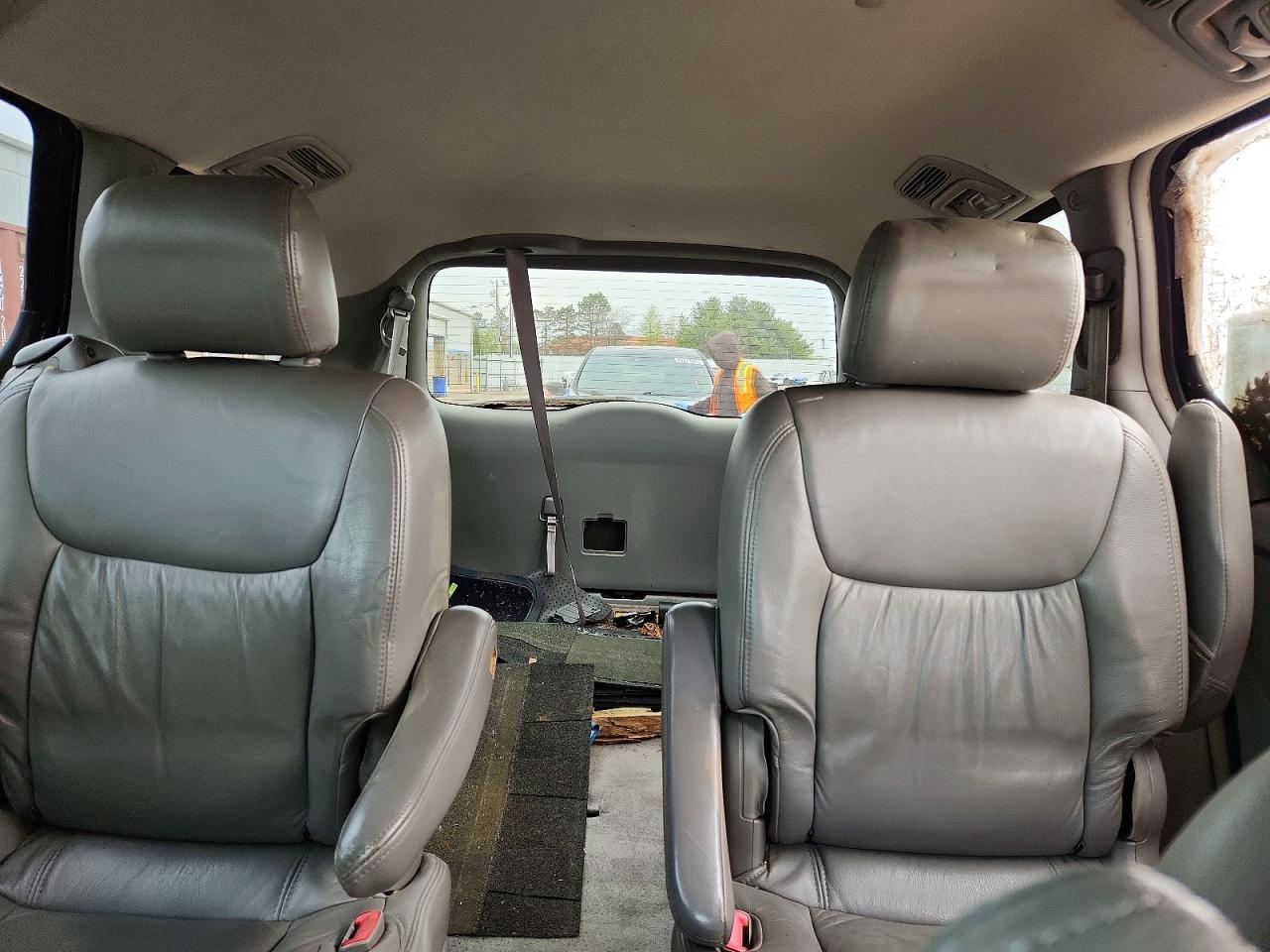 TOYT SIENNA 2005 — 10
