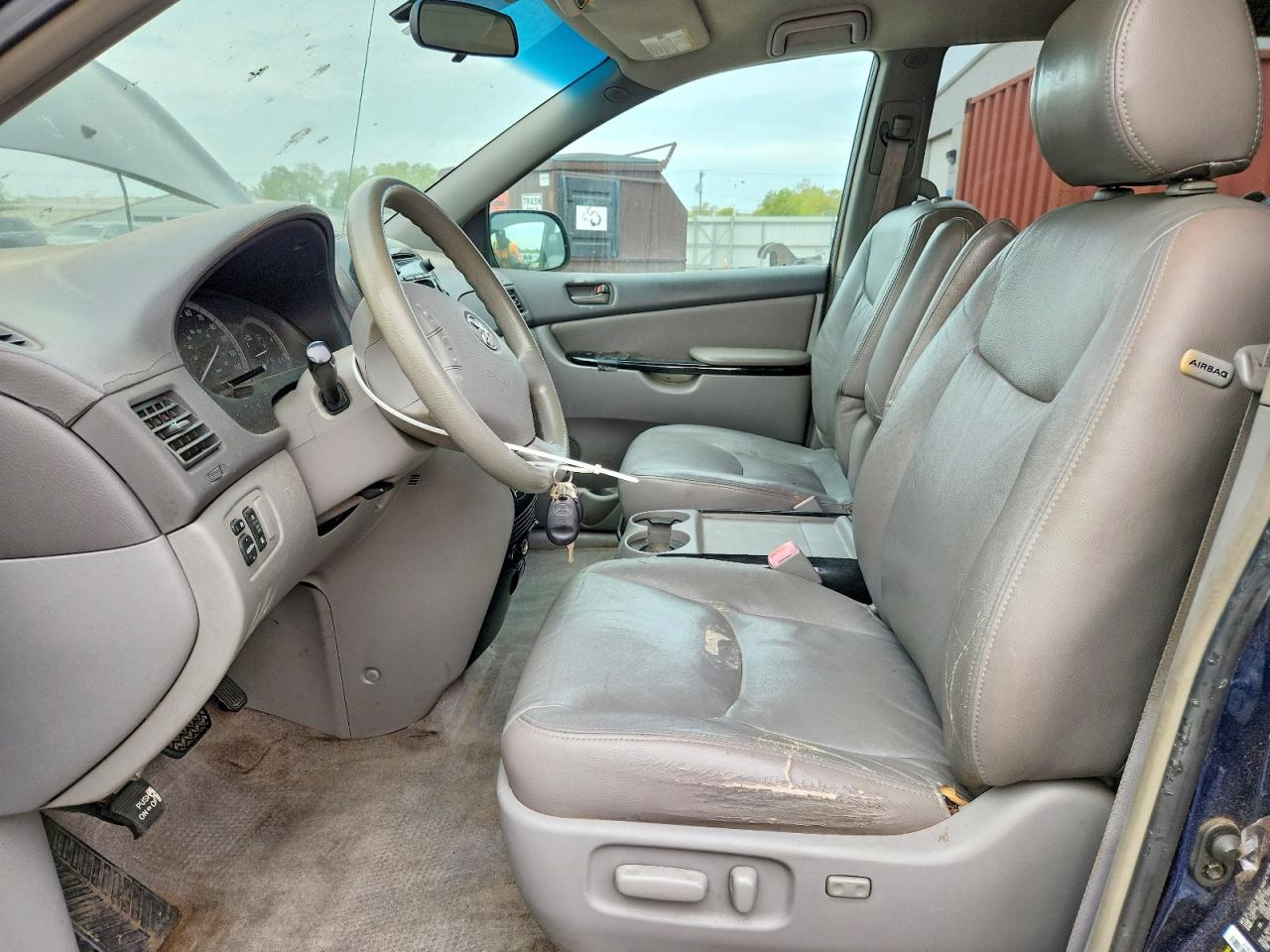 TOYT SIENNA 2005 — 7