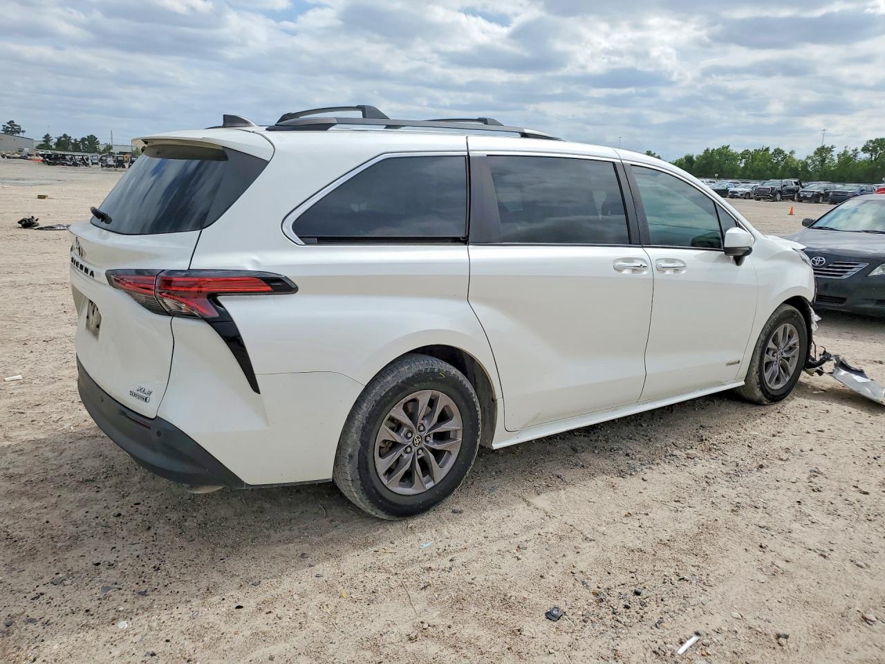 TOYOTA SIENNA 2021 — 3