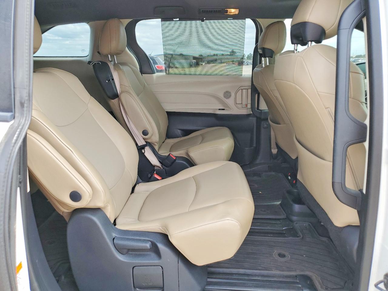 TOYOTA SIENNA 2021 — 11