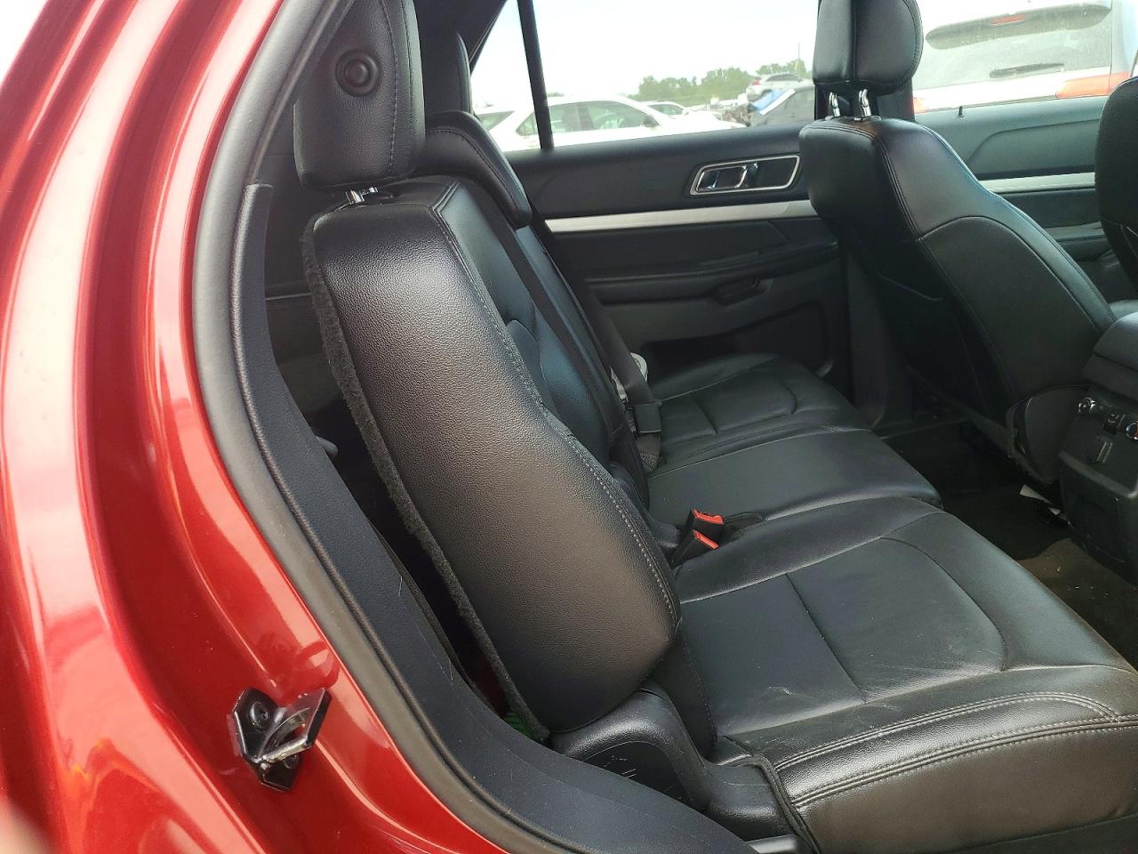 FORD EXPLORER 2016 — 11