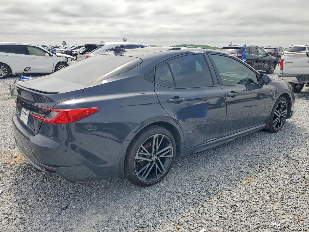 TOYOTA CAMRY 2025 — 3