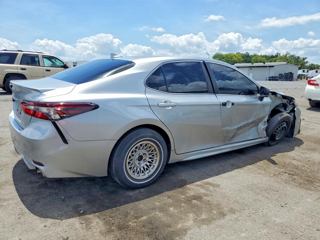 TOYOTA CAMRY 2023 — 3