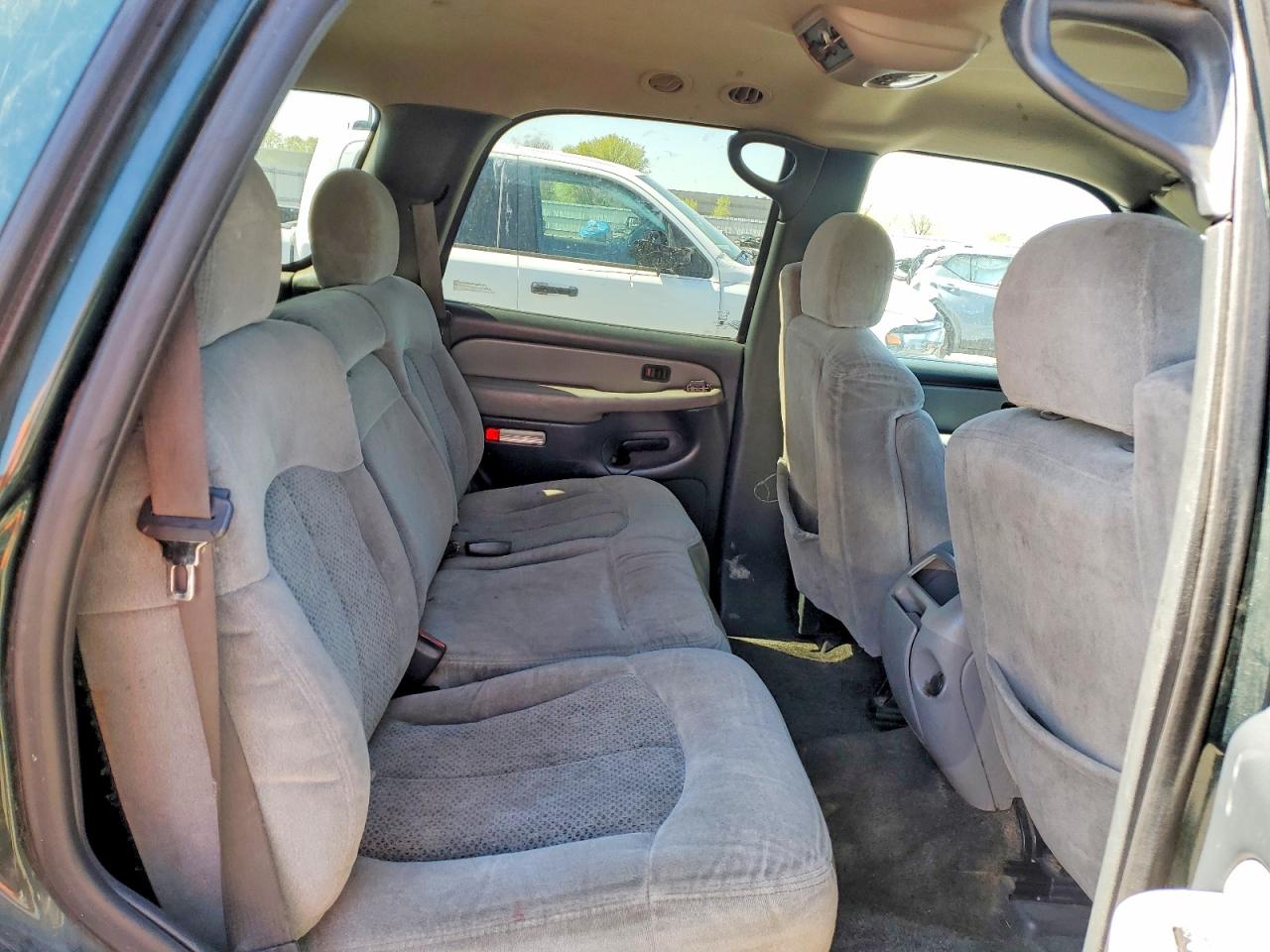 CHEV TAHOE 2001 — 11