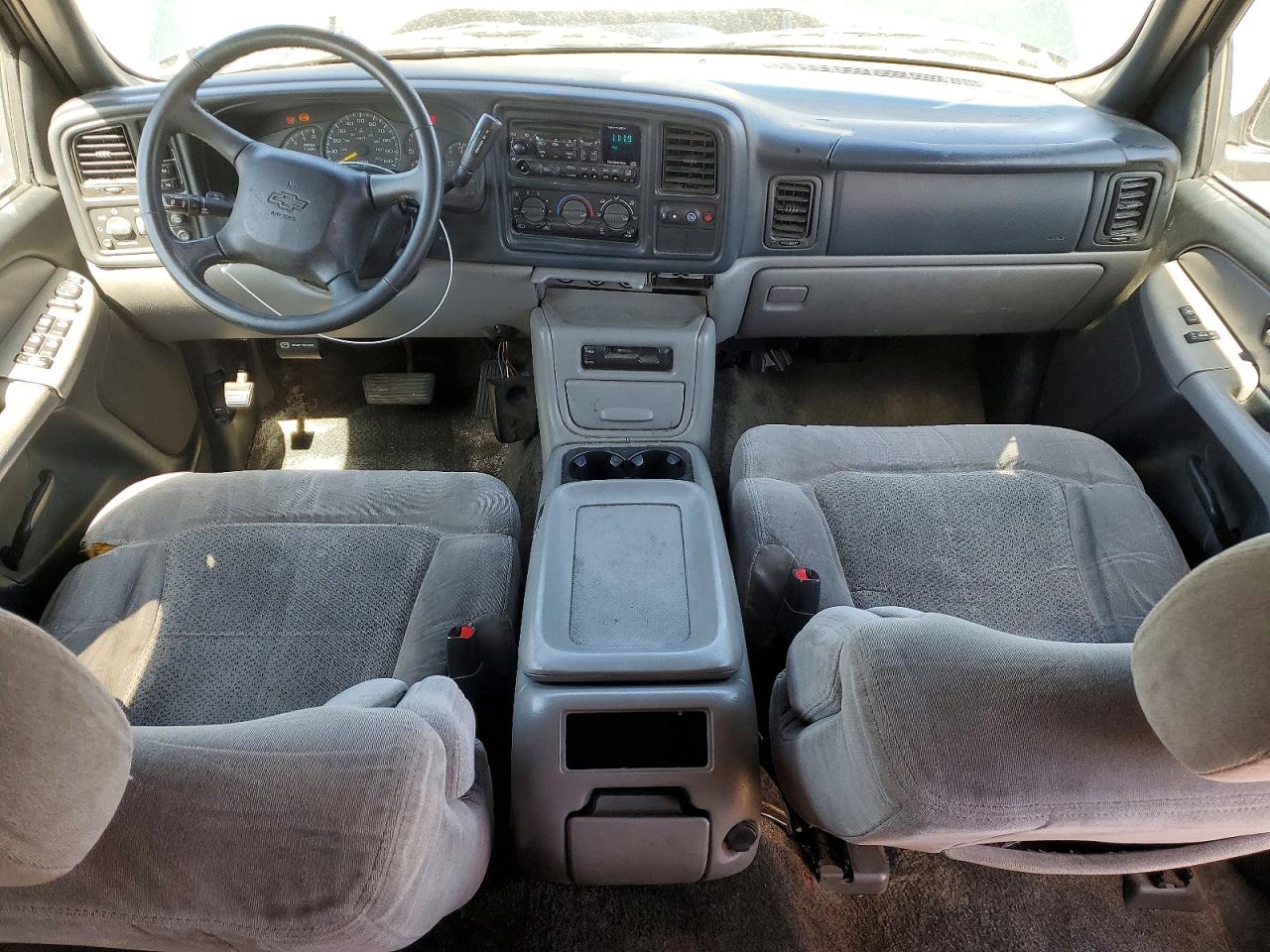 CHEV TAHOE 2001 — 8
