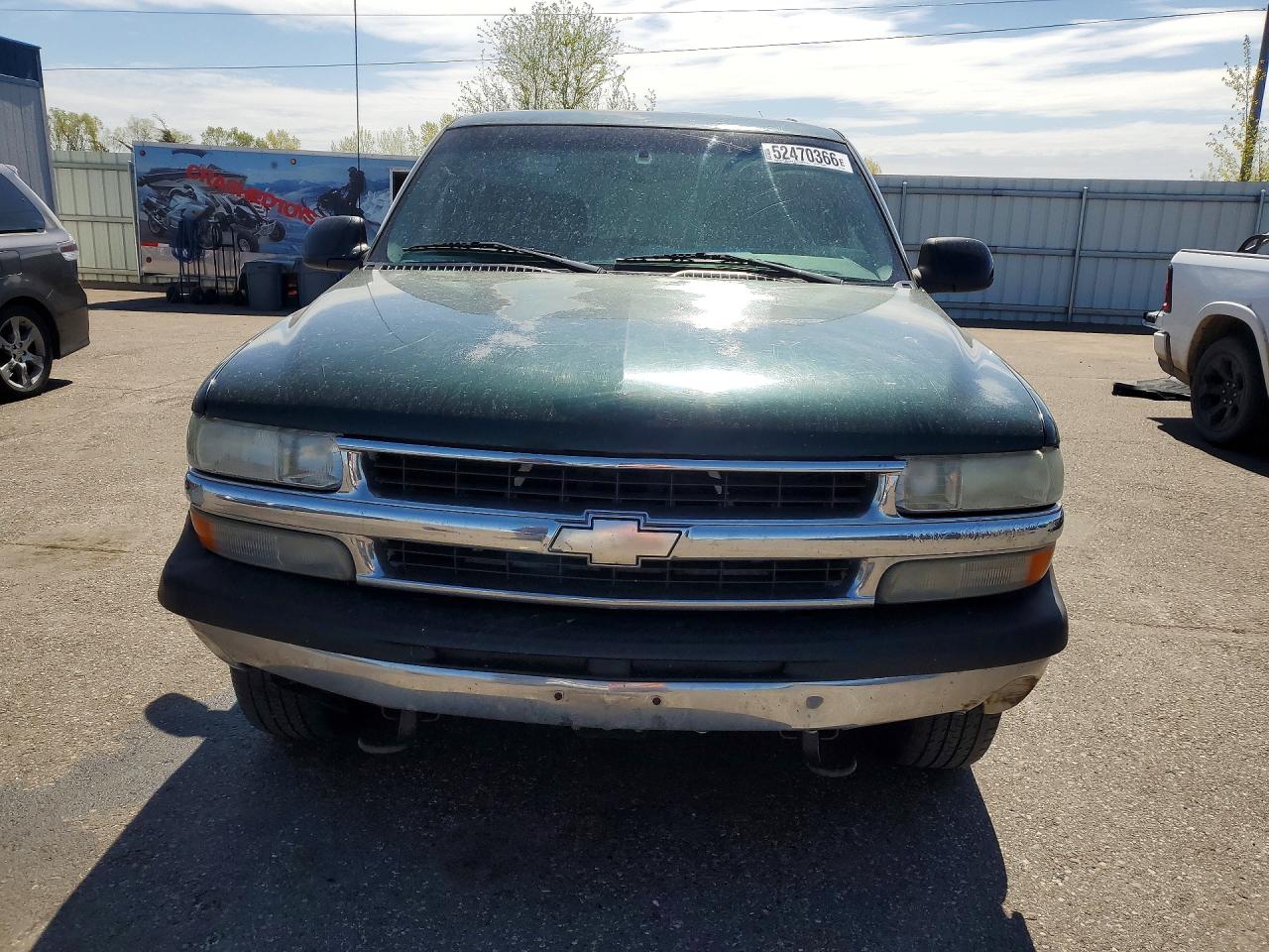 CHEV TAHOE 2001 — 5