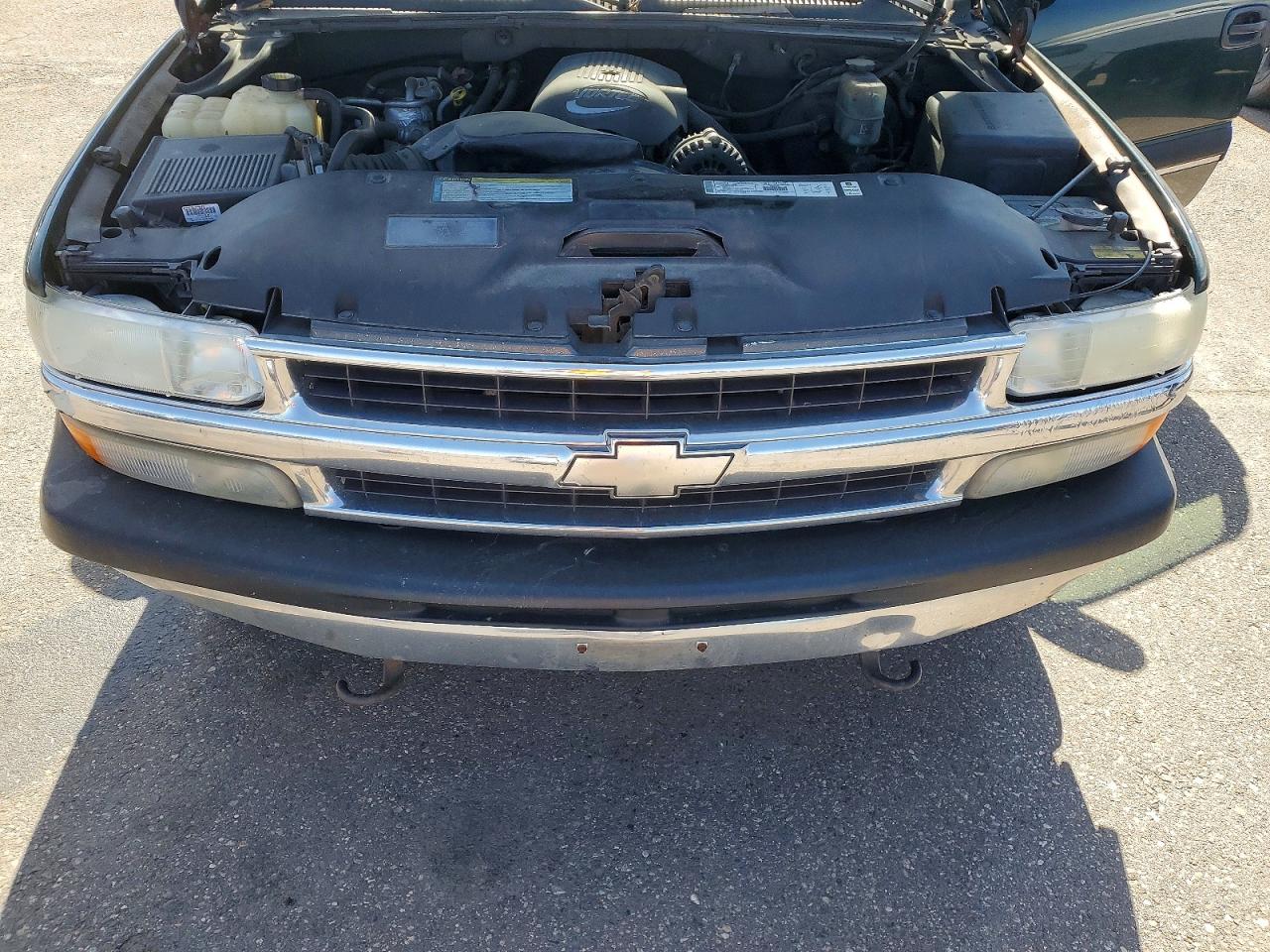 CHEV TAHOE 2001 — 12