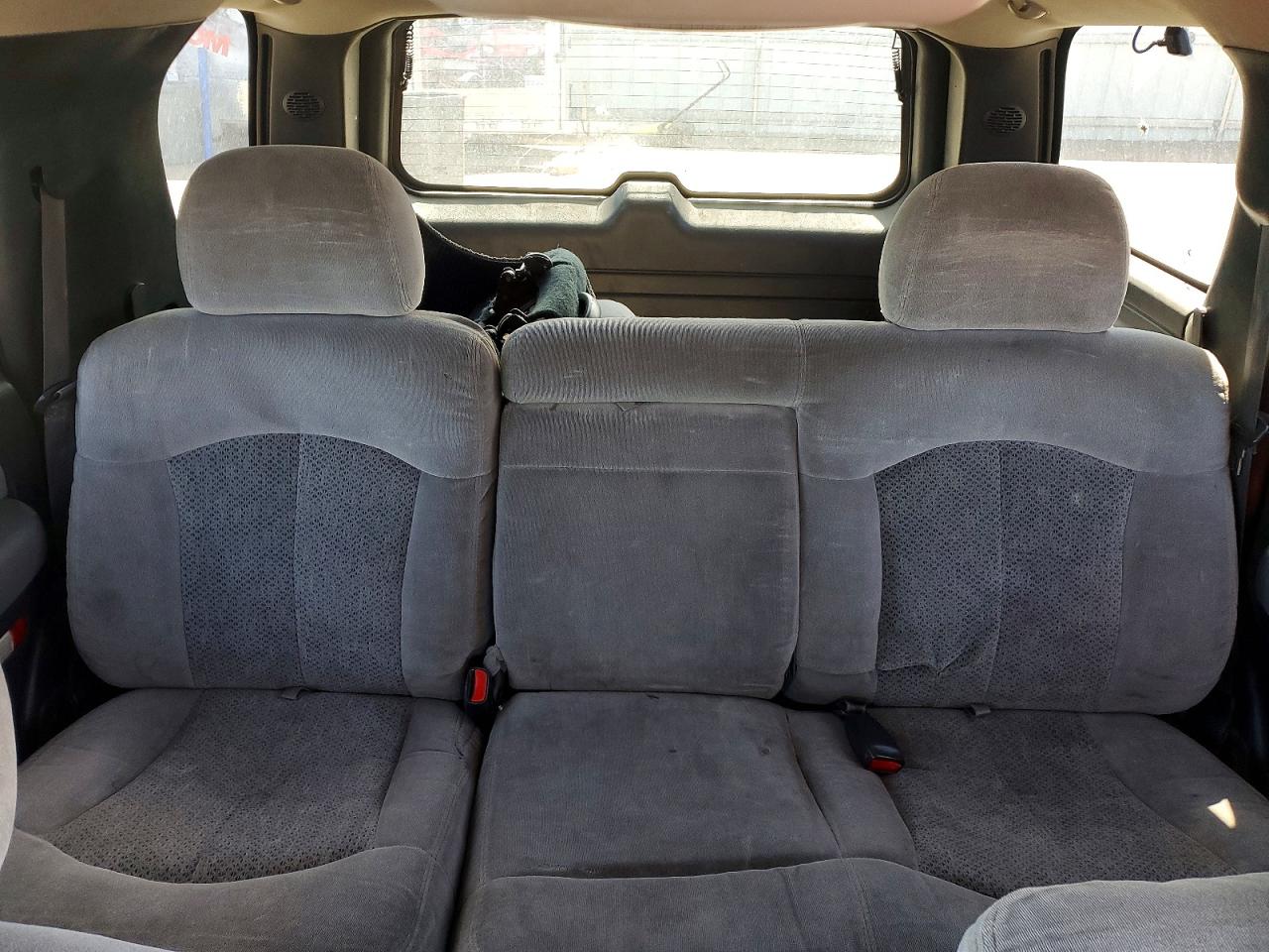 CHEV TAHOE 2001 — 10