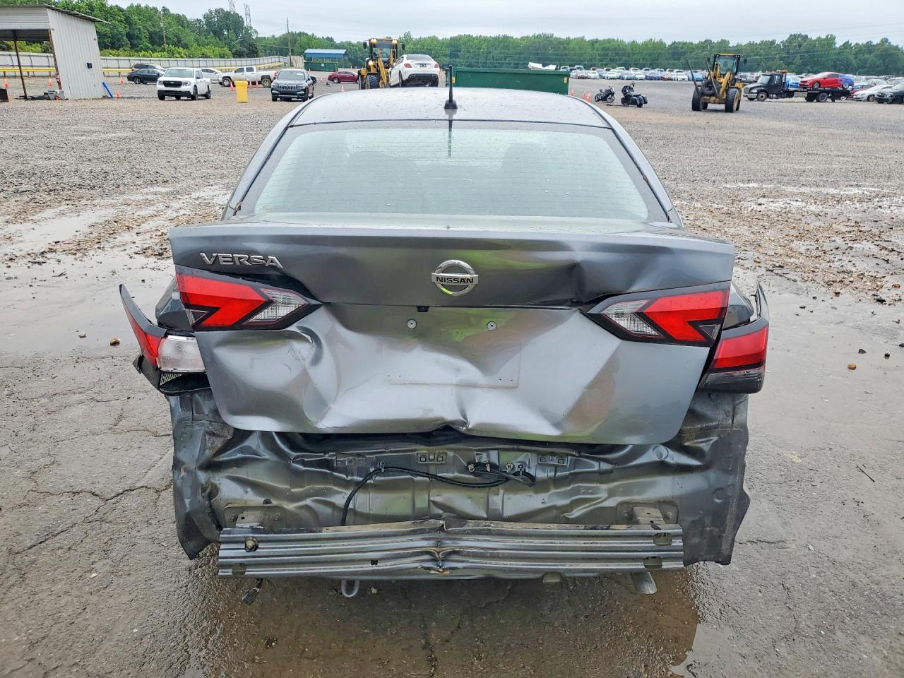 NISSAN VERSA 2021 — 6