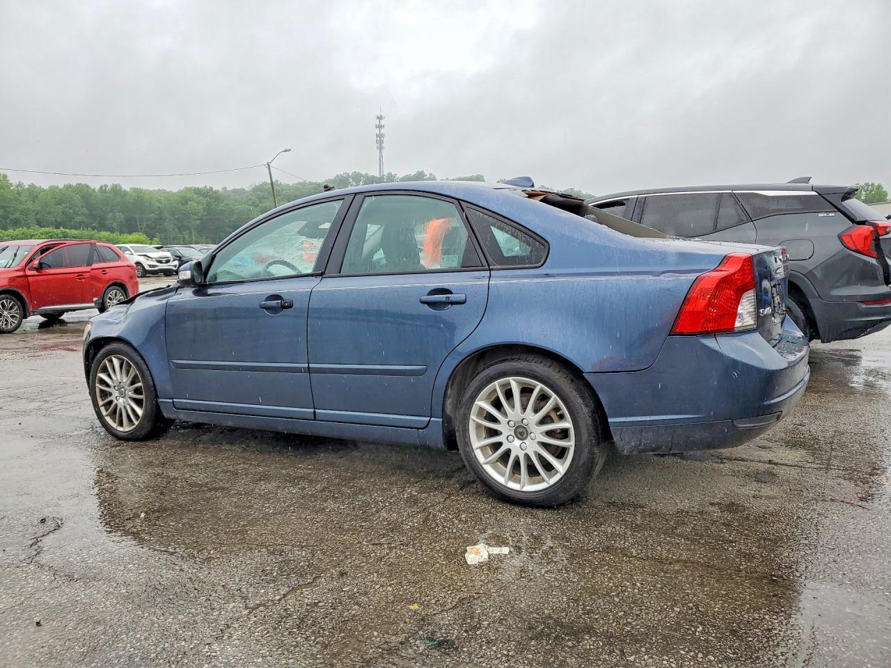 VOLVO S40 2010 — 2