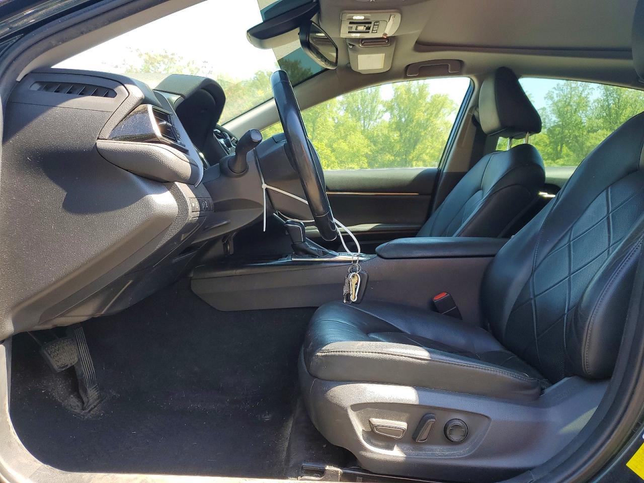 TOYOTA CAMRY 2019 — 7