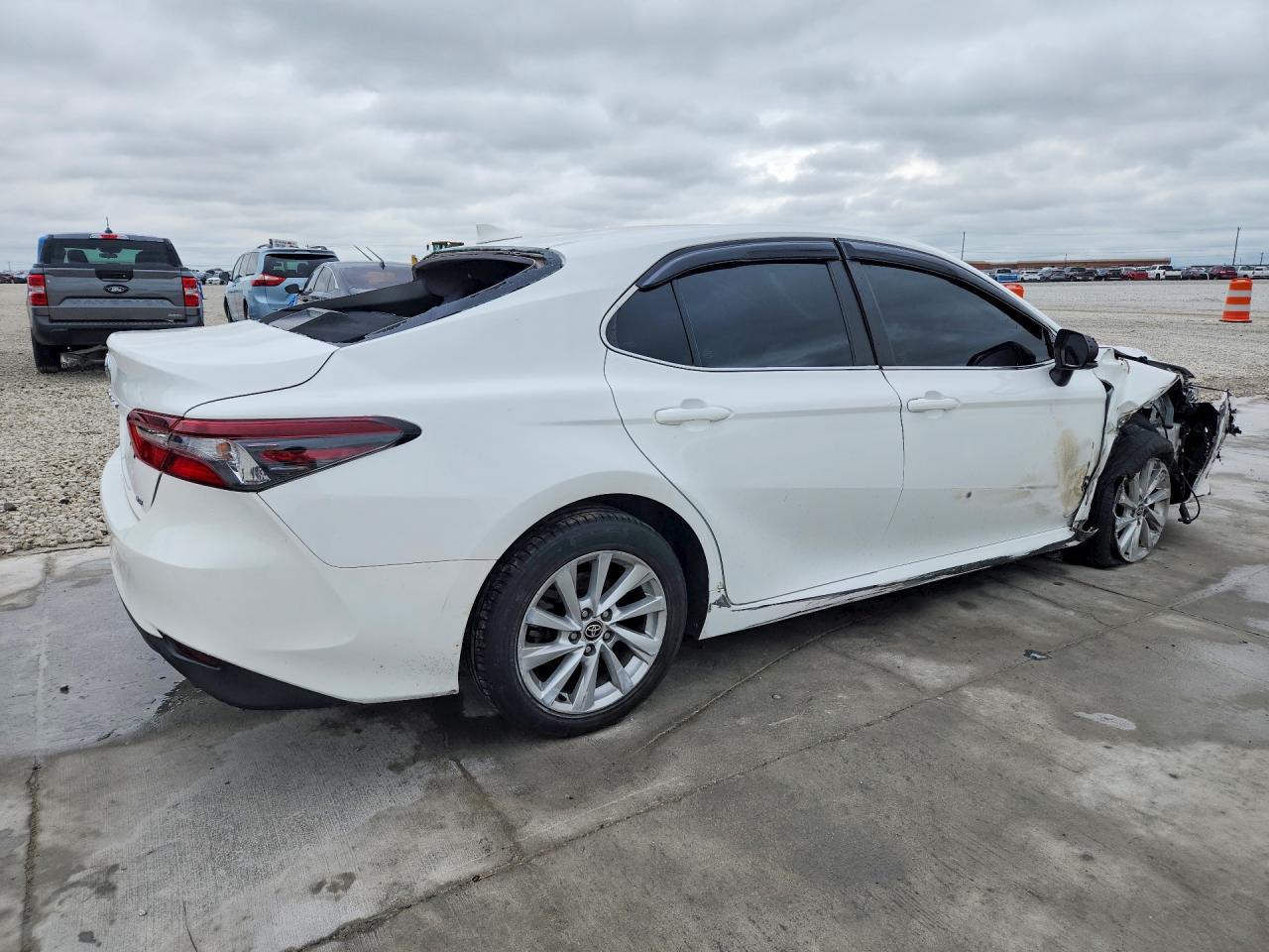TOYOTA CAMRY 2021 — 3