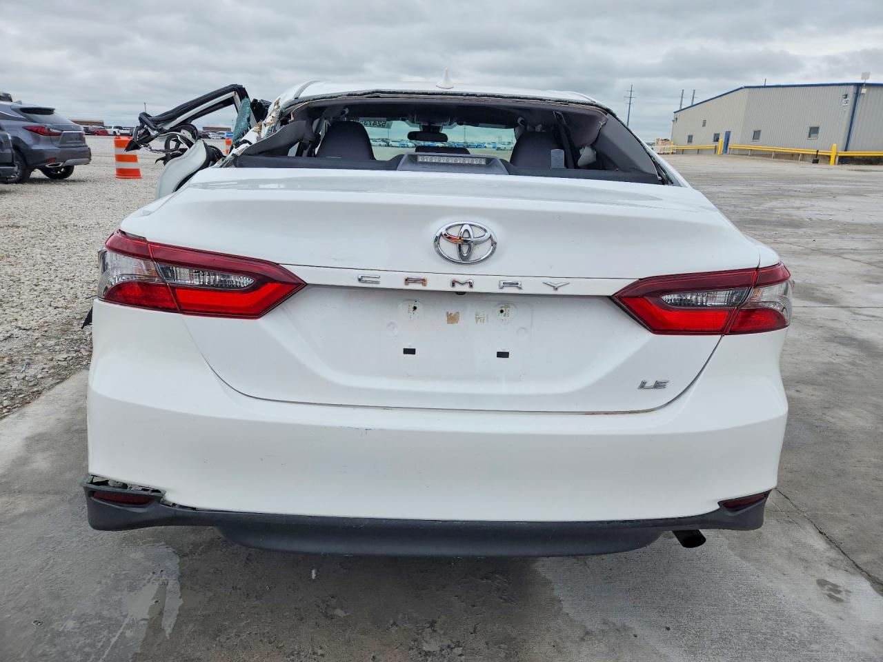 TOYOTA CAMRY 2021 — 6