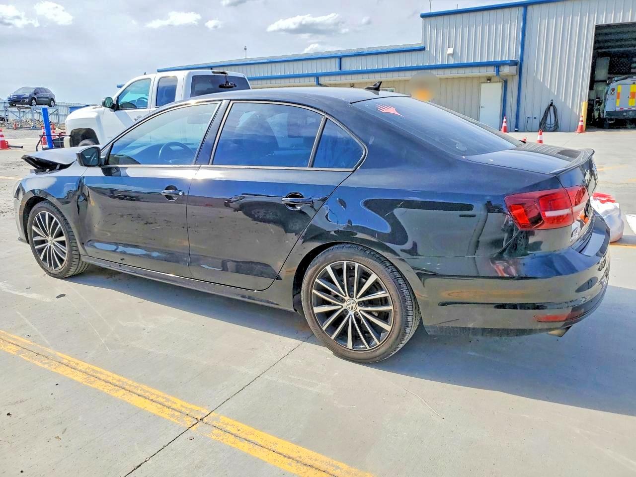 VOLKSWAGEN JETTA 2016 — 2