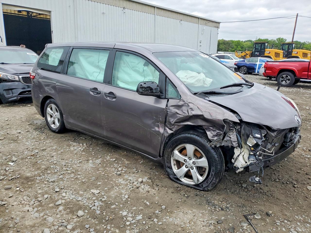 TOYOTA SIENNA 2015 — 4