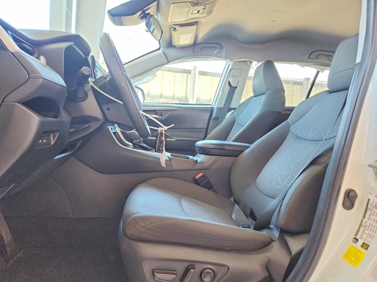 TOYOTA RAV4 2022 — 7