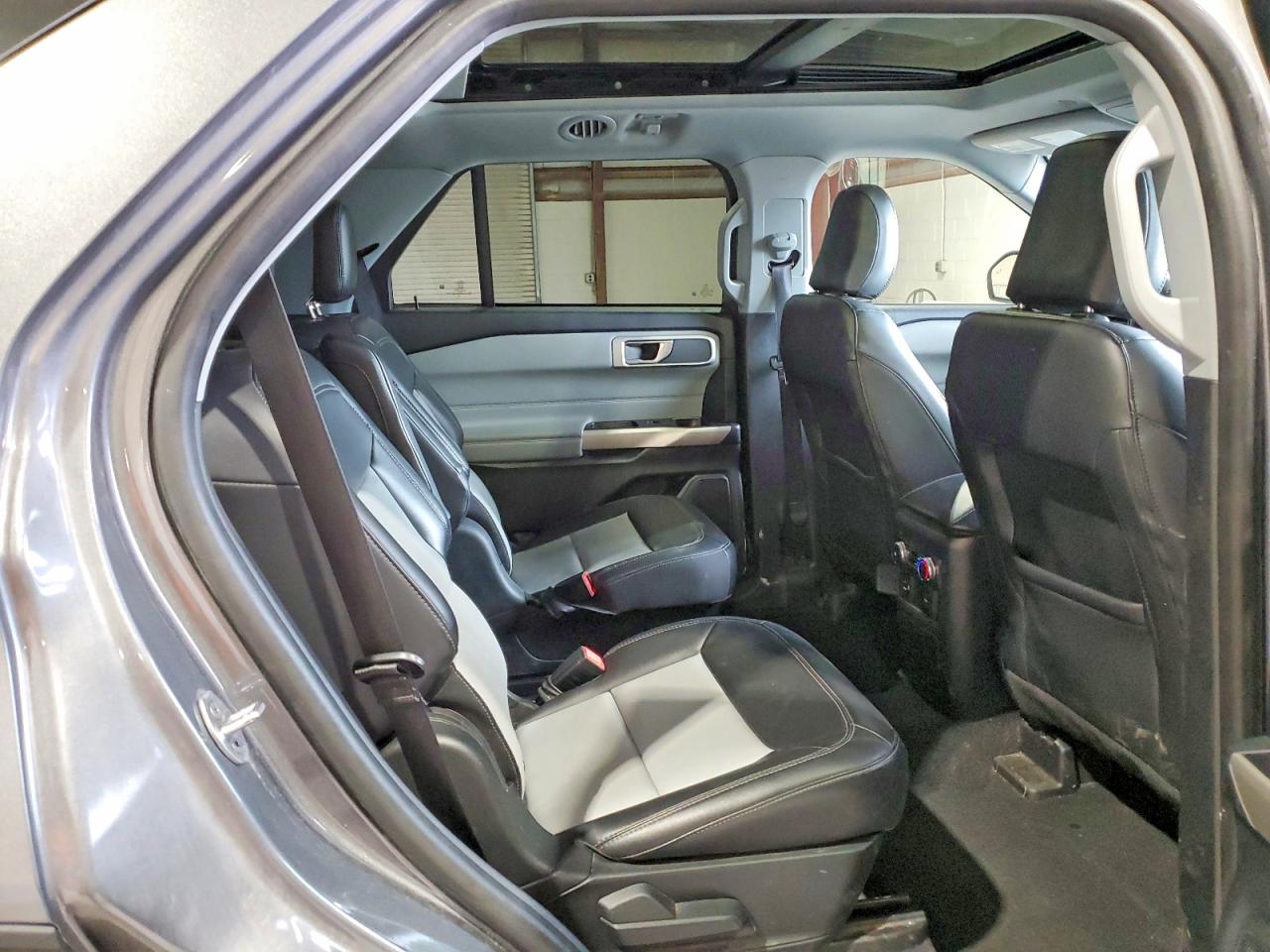FORD EXPLORER 2022 — 11