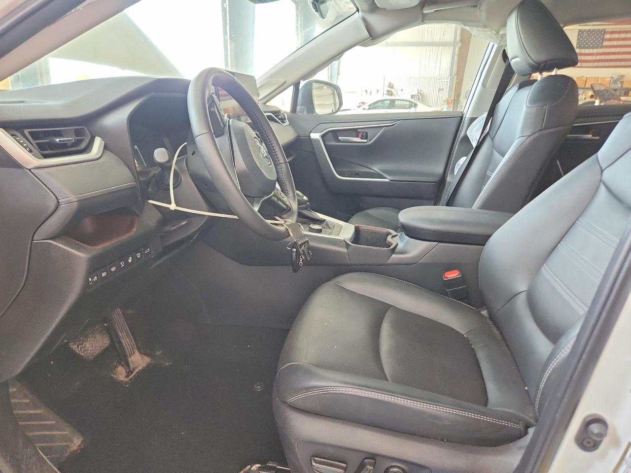 TOYOTA RAV4 2025 — 7