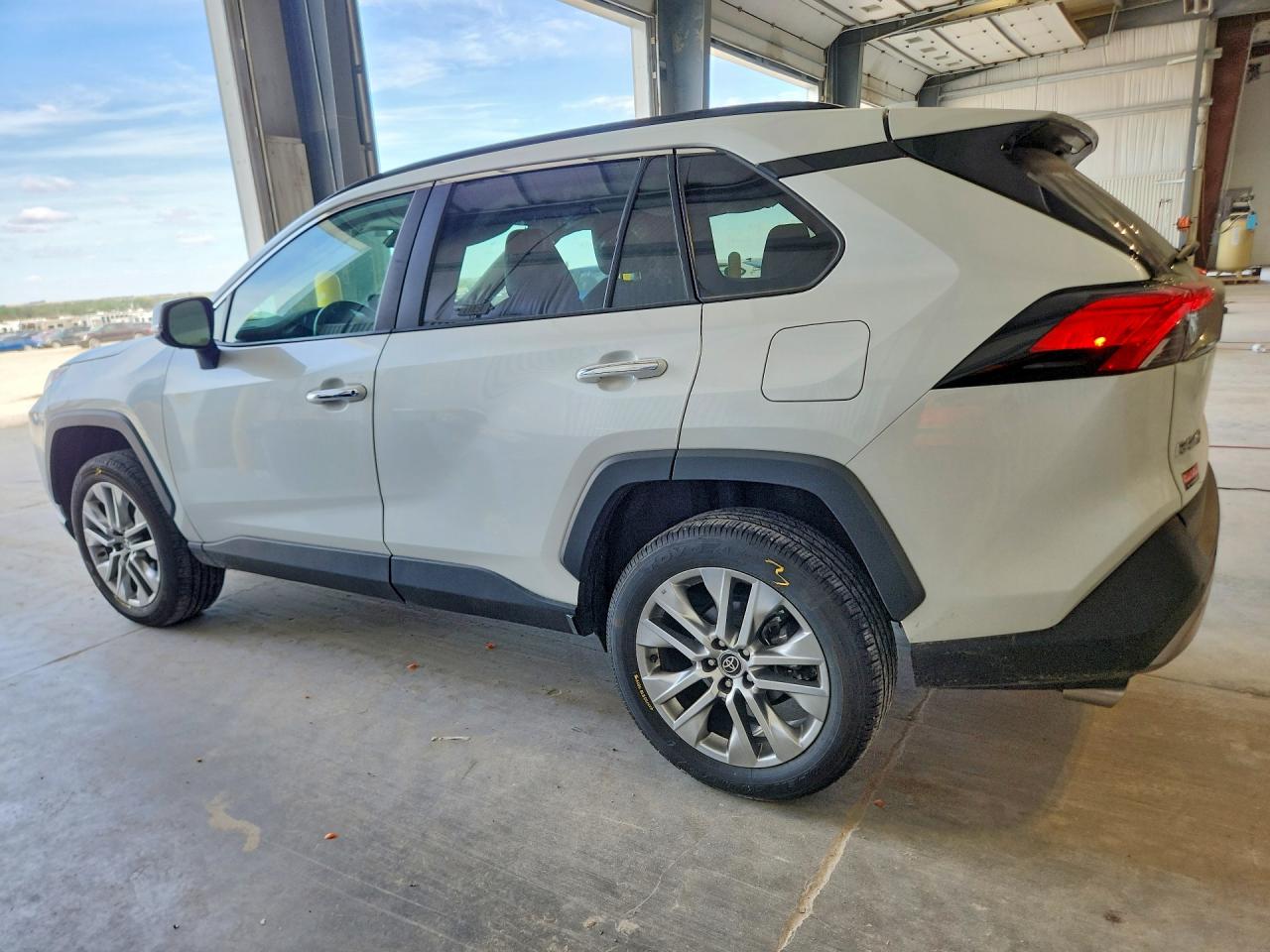 TOYOTA RAV4 2025 — 2