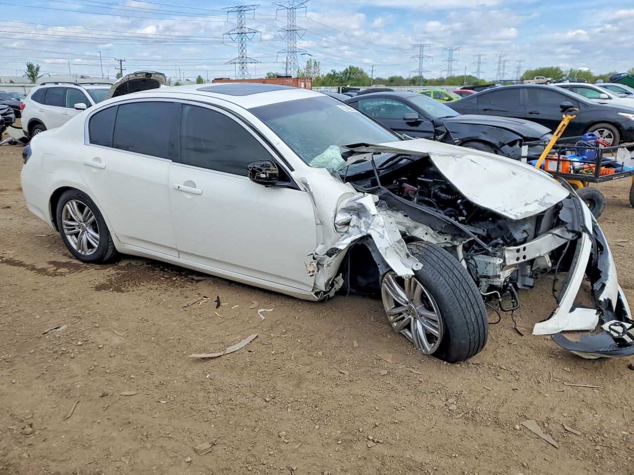 INFINITI G37 SEDAN 2013 — 4