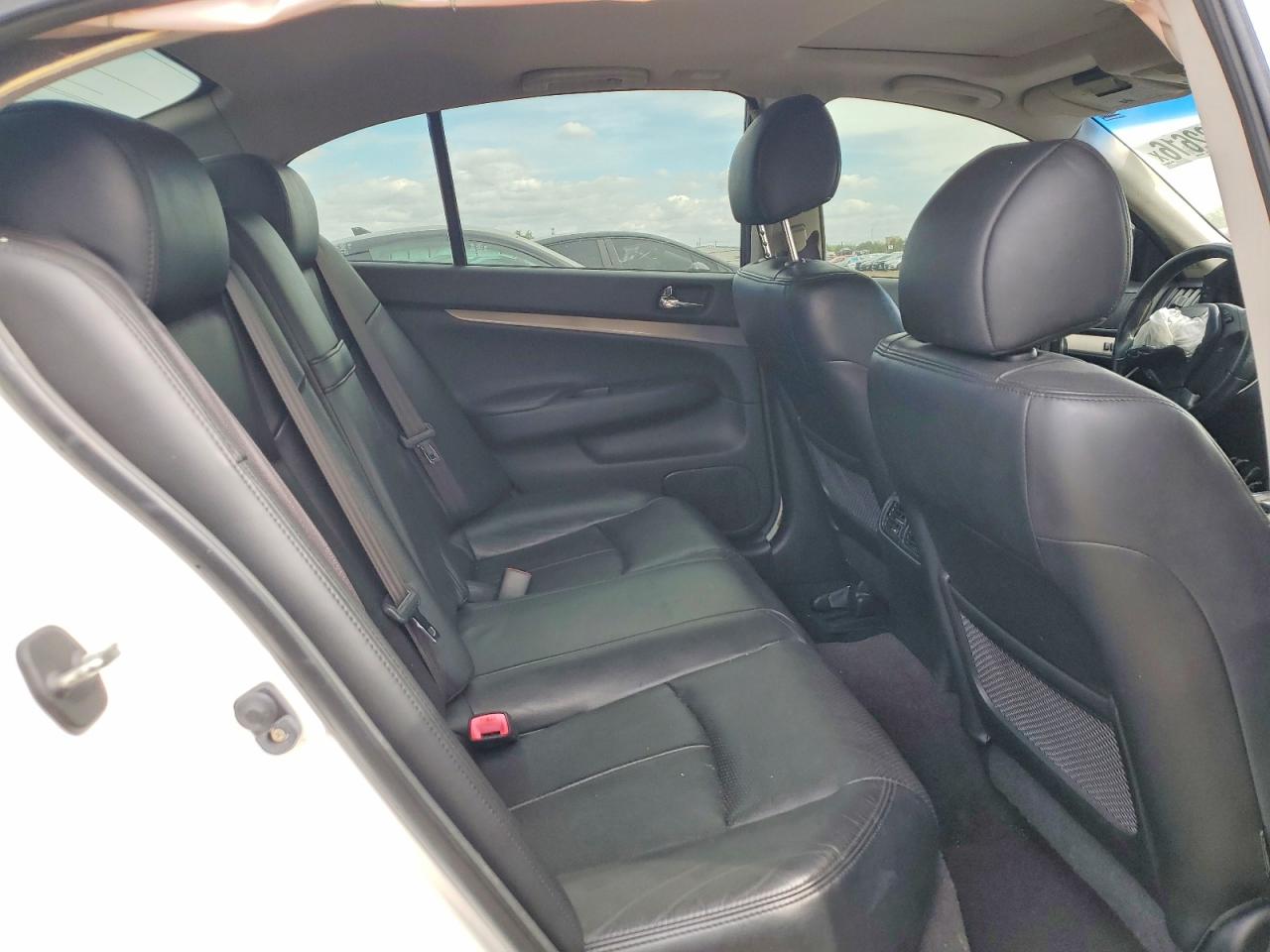 INFINITI G37 SEDAN 2013 — 10
