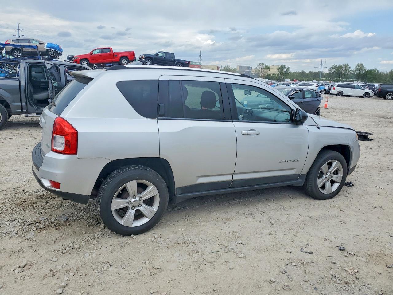 JEEP COMPASS 2011 — 3