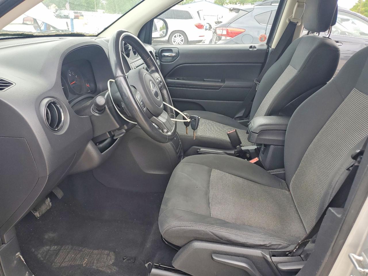 JEEP COMPASS 2011 — 7