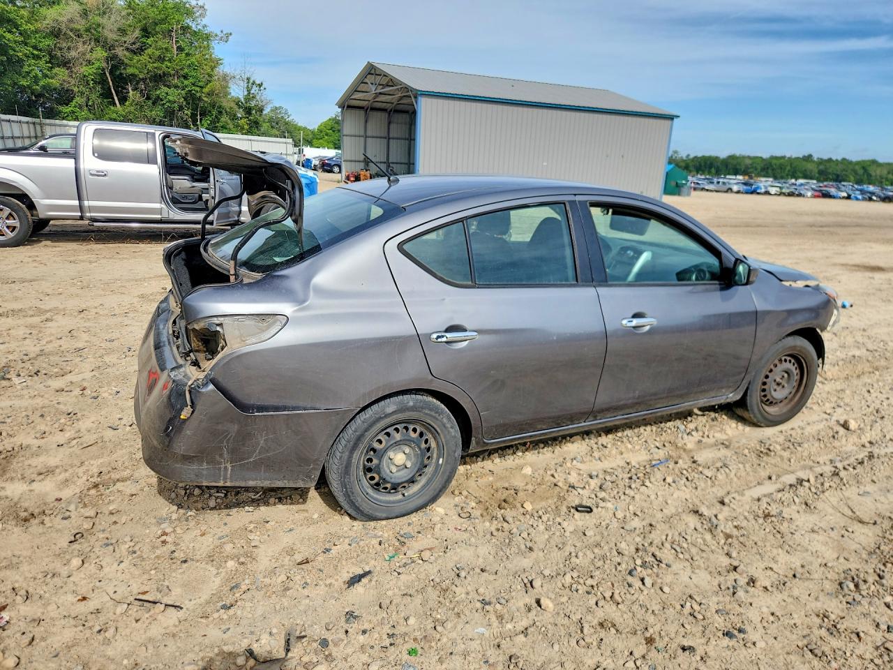 NISSAN VERSA 2019 — 3