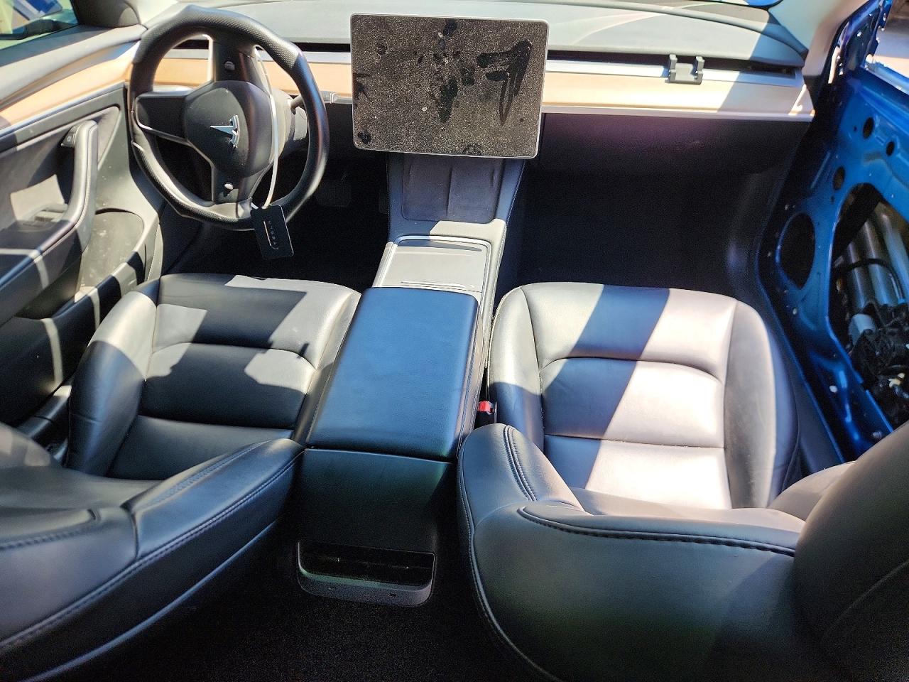TESLA MODEL 3 2023 — 8