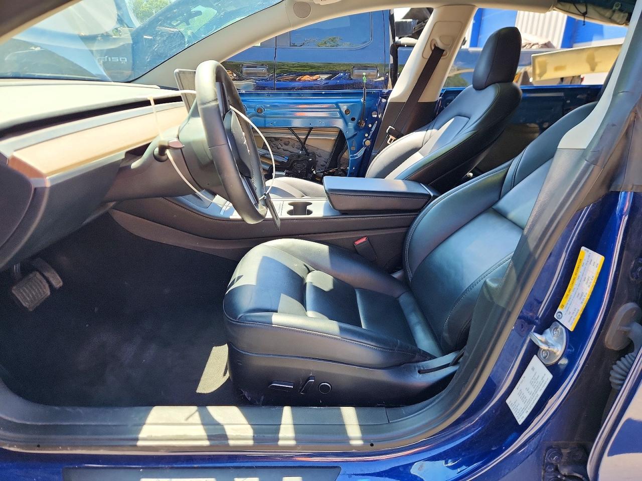 TESLA MODEL 3 2023 — 7