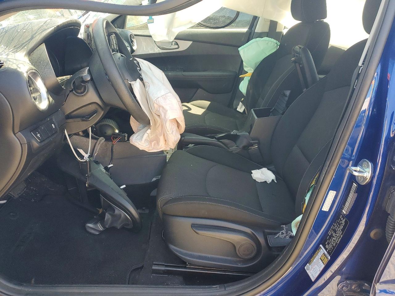 KIA FORTE 2023 — 7